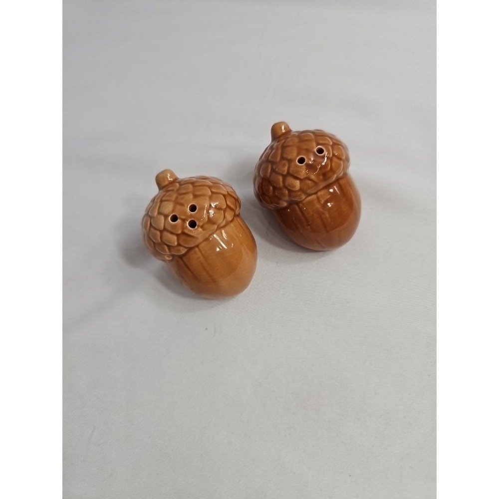 Acorn‎ Salt And Pepper Shaker